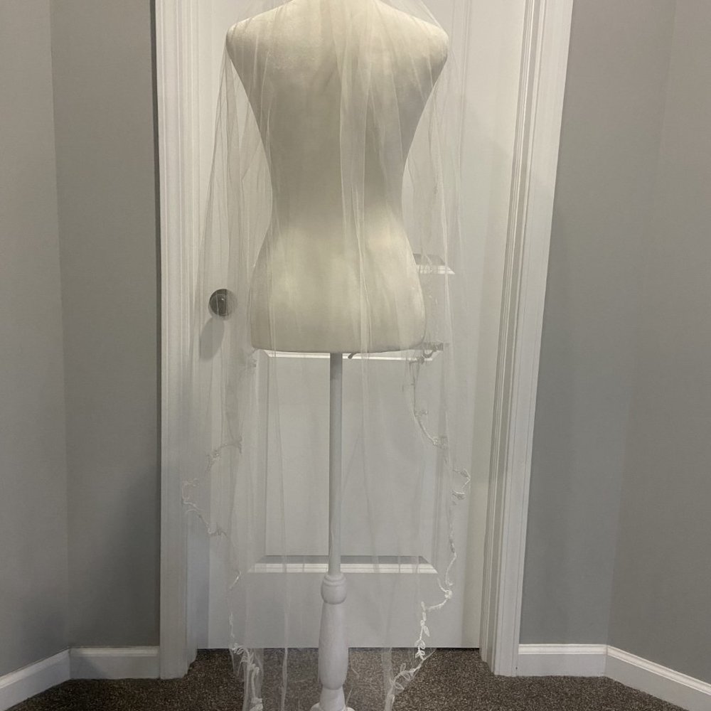 Wedding Veil - Picture 2 of 4